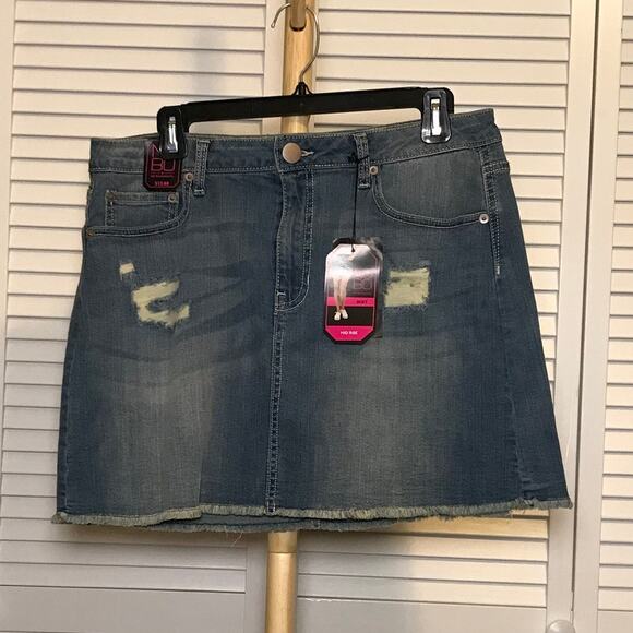 NWT No Boundaries Mid Rise Distressed Denim Short A-line Skirt 15 - Picture 1 of 10
